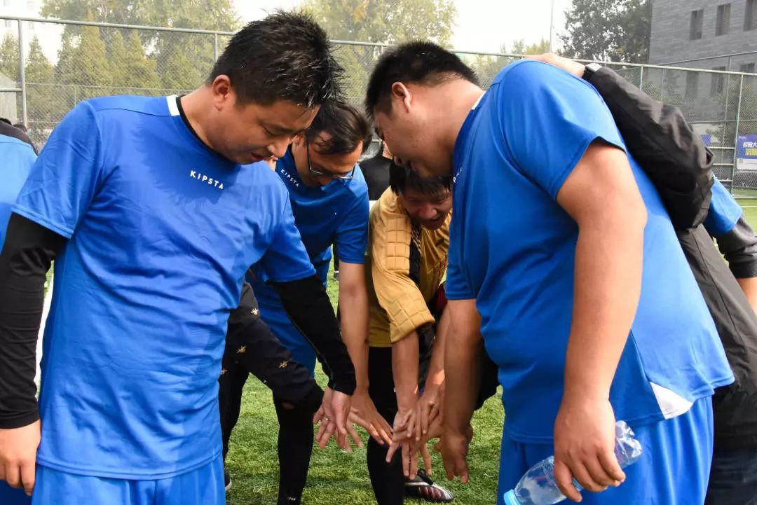 绿茵场上的RUC后勤人｜你们顽强拼搏的姿态，最帅！