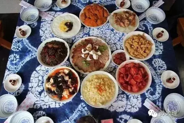 大理八大碗鱼做法,大理剑川八大碗店