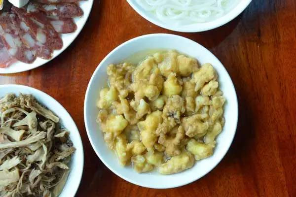 大理八大碗鱼做法,大理剑川八大碗店