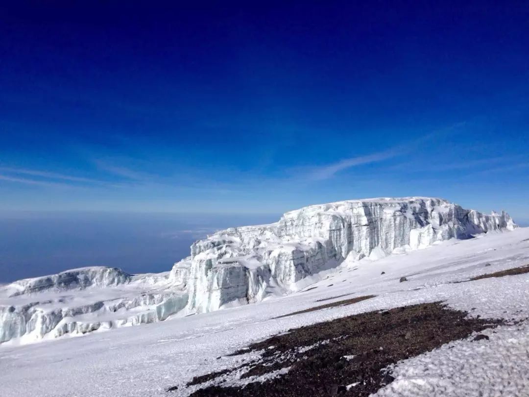 登顶乞力马扎罗要多久 (登顶乞力马扎罗需要花费多少)