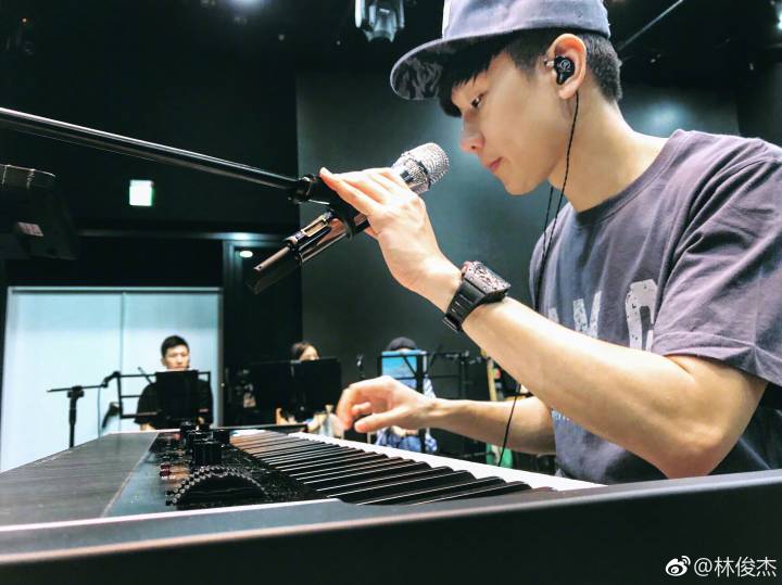 林俊杰唱哭张靓颖,林俊杰把自己唱哭的那首歌是什么