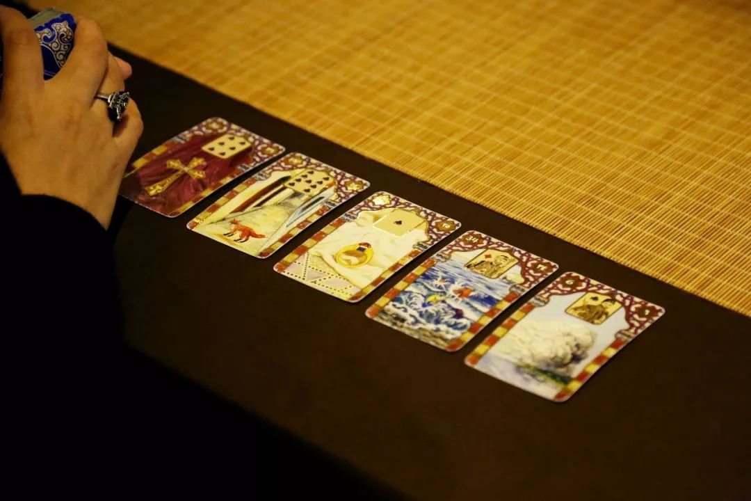 上次把脉问诊,这次星座占卜:别对茶会只有刻板印象(文末留言有礼)