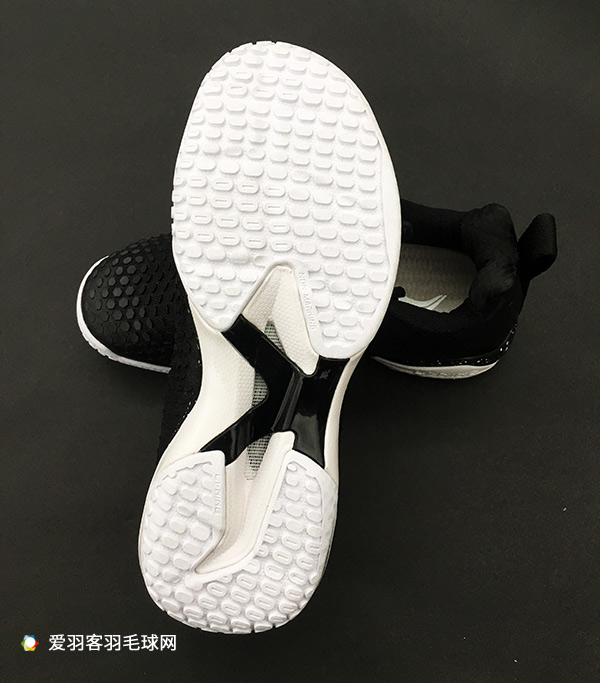 李宁羽毛球鞋锋影测评,李宁锋影小黑拍测评