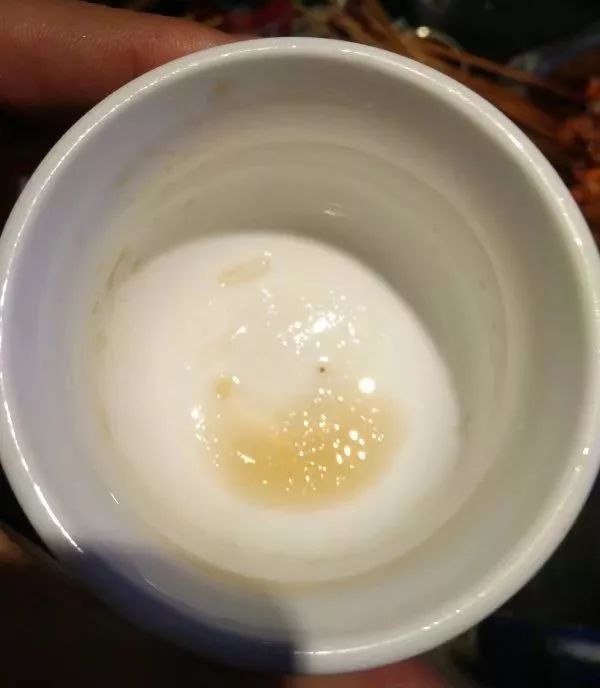 饮料喝到异物怎么索赔,饮料里喝出玻璃渣怎么赔偿