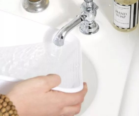 毛衣领口松垮怎样穿根带子,毛衣领口松垮怎么修复最简单的