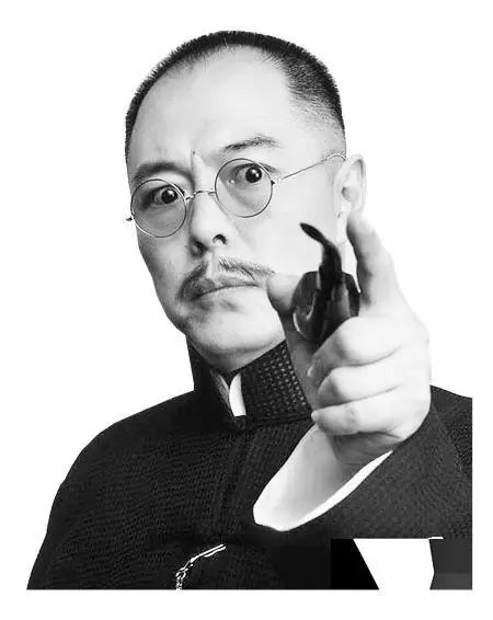 “皇阿玛”张铁林豪宅曝光,一屋子的收藏品究竟价值几何?