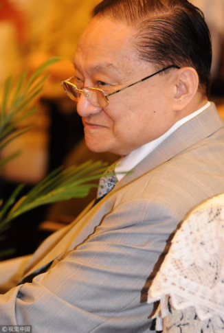 他爱苏州话、钟情淮扬菜，他的武侠藏着这样的江苏……送别金庸！