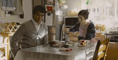 感情里女人是需要金钱去维系的,感情中女人心理需求