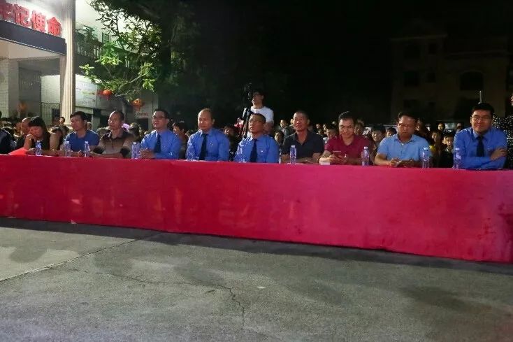 这一夜场集市有亮点，看剧学法两不误！