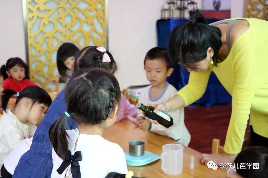 去幼儿园培训让我学到了什么,去幼儿园体验一天老师