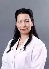 小孩被医生按住强制治疗,孩子被医生按住强制治疗