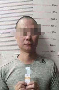 快艇出海意外翻船,一群男子租游艇出海