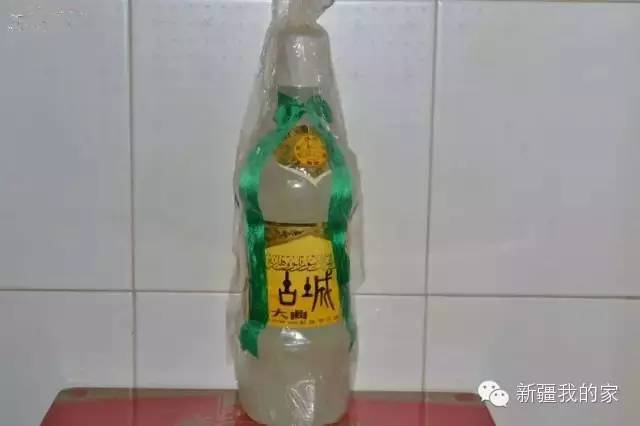新疆老酒你喝过几种,收藏的老烟老酒