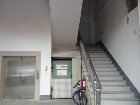 拍卖成交价1亿,拍卖房成交多出100万