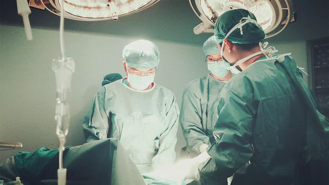 胫骨纤维瘤容易复发吗,胫骨非骨化性纤维瘤去哪看