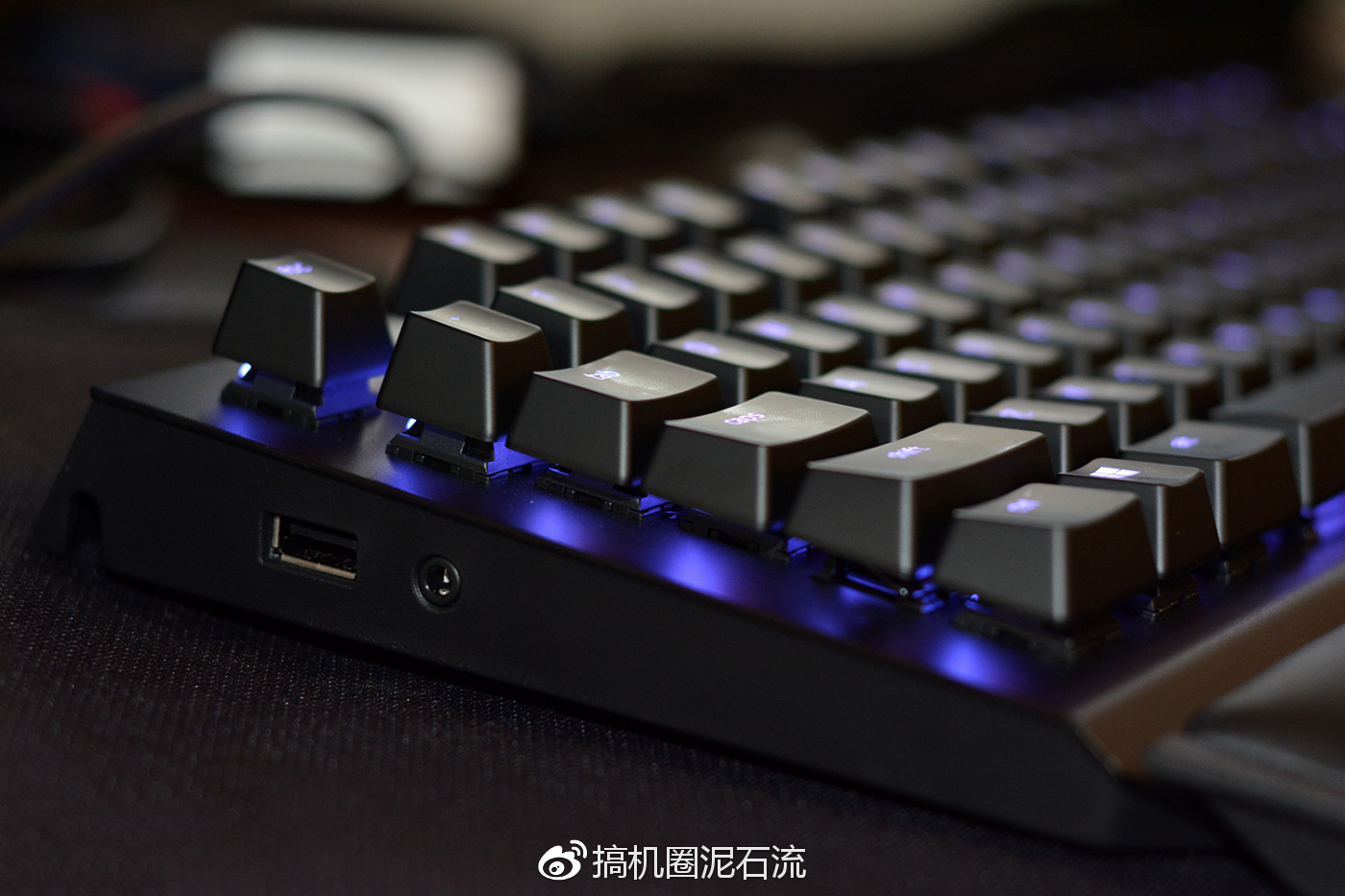 黑寡妇蜘蛛v2橙轴,黑寡妇蜘蛛x竞技版87键是单光吗