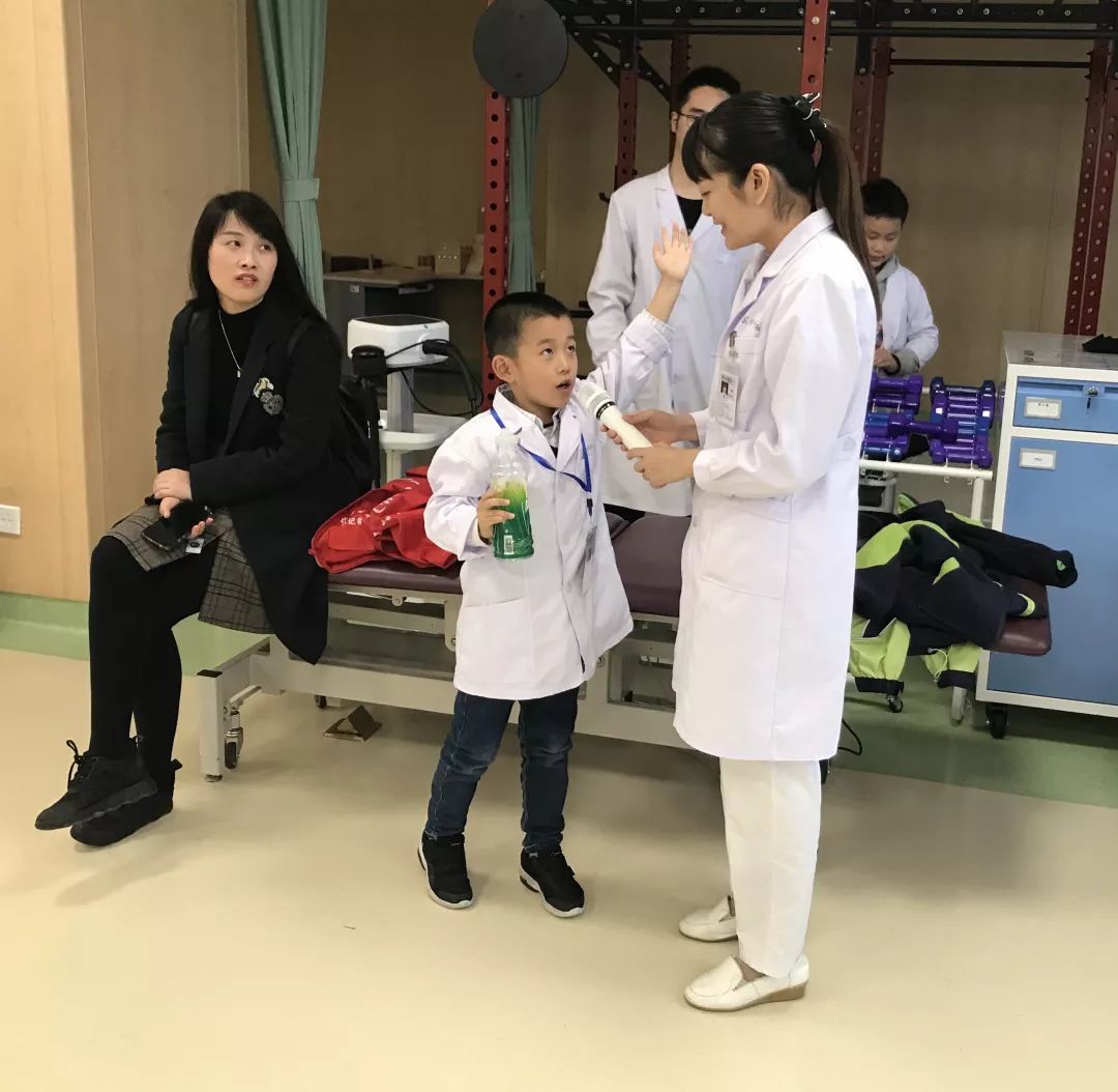 记者走进医院康复科了解康复医学,儿童康复治疗师课程