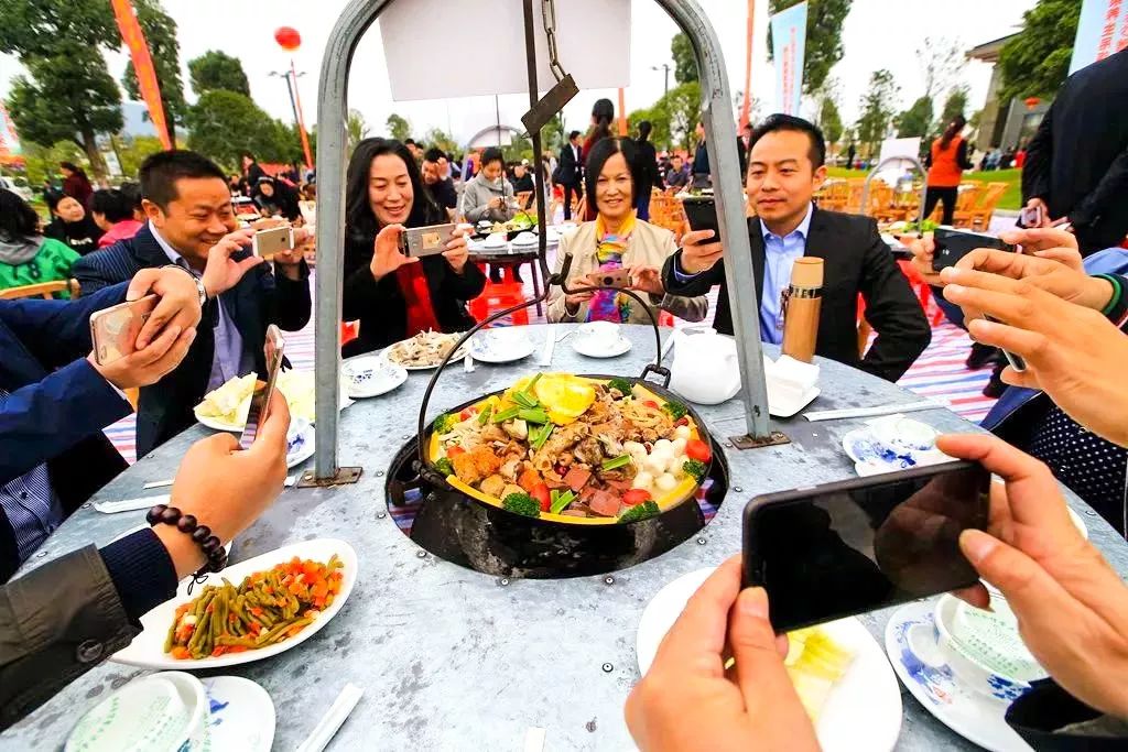 温泉吃吊锅,吊锅温泉