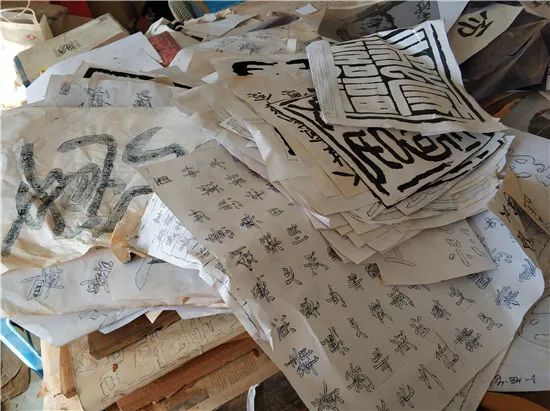 「家在鲤城」刻刀如笔展技艺，红砖作画铸匠心