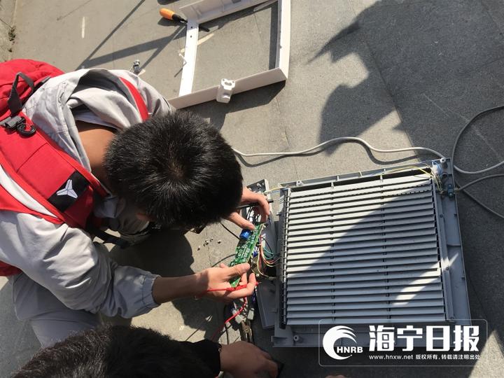 海宁长安街头出现一支红色小分队!工科男们用公益暖化小城