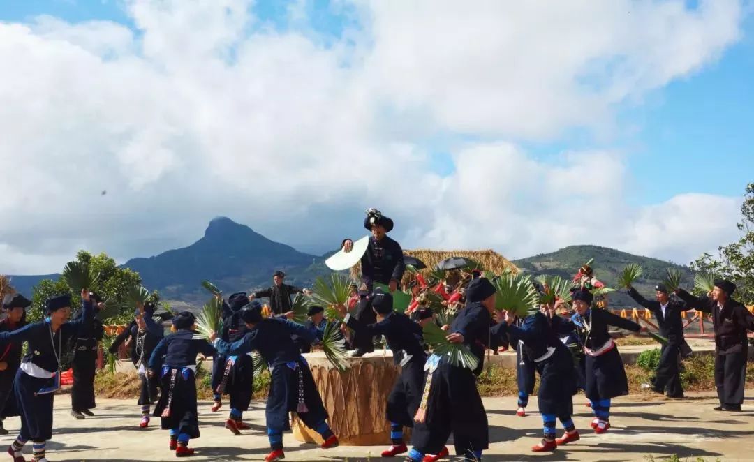 元江哈尼山寨旅游攻略,元江一年一度哈尼十月长街宴视频