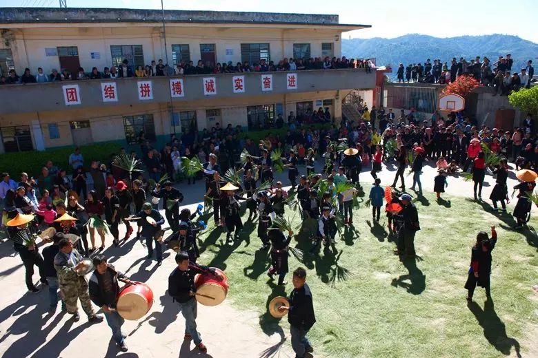 元江哈尼山寨旅游攻略,元江一年一度哈尼十月长街宴视频