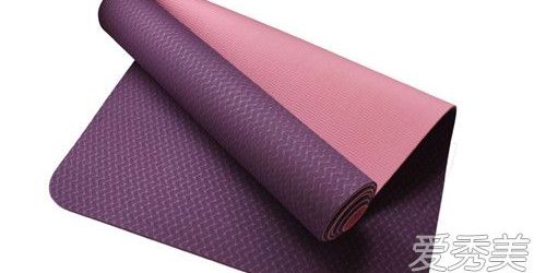 瑜伽垫是条纹朝上吗,瑜伽垫是平面朝上还是波纹朝上