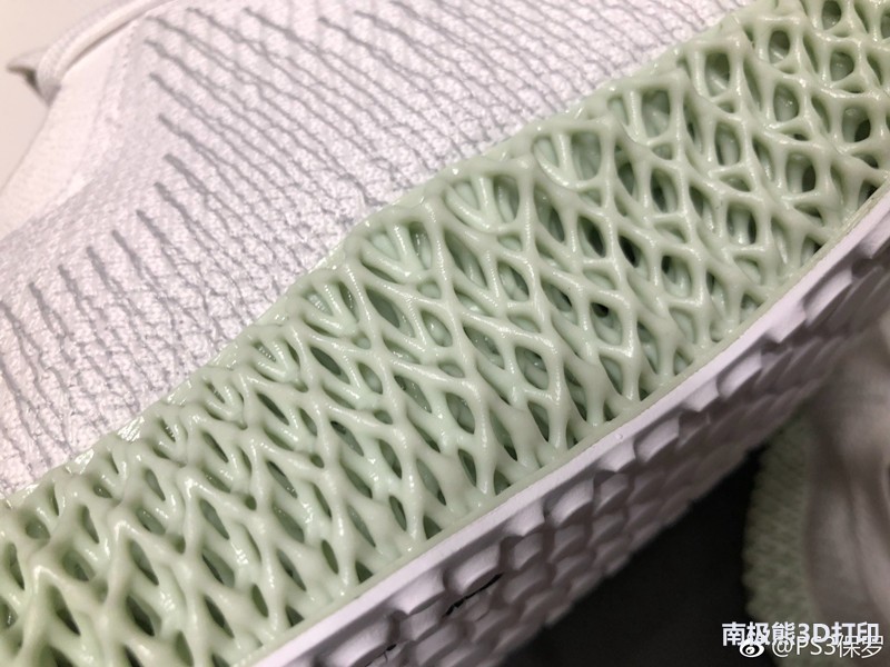 阿迪达斯最尖端4d打印鞋,阿迪达斯4d打印鞋纯黑