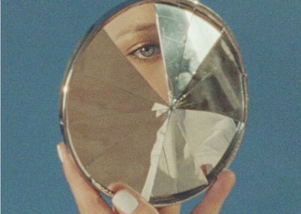 “你就别这么小气了，反正你有钱”