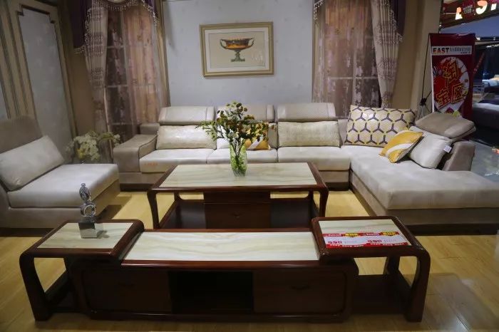 瞒不住了！神木双虎家私最低5折起售，样品狂甩，神木婆姨女子抢疯了