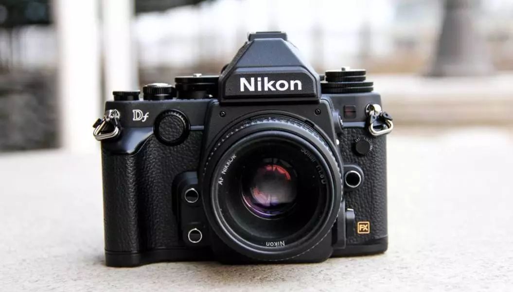 什么品牌相机最好尼康佳能,目前买尼康相机什么型号最好