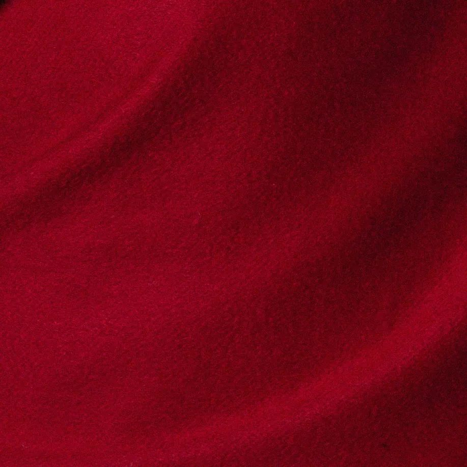 来自海拔1500米的阿尔巴斯白山羊绒围巾—羊绒界的“爱马仕”