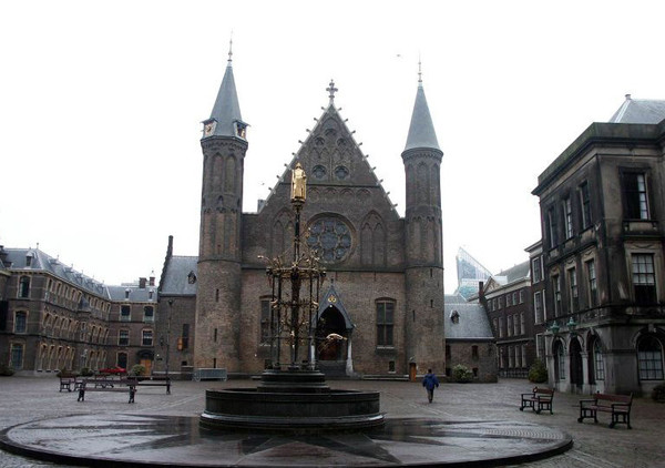 荷兰海牙皇宫,肃穆城市