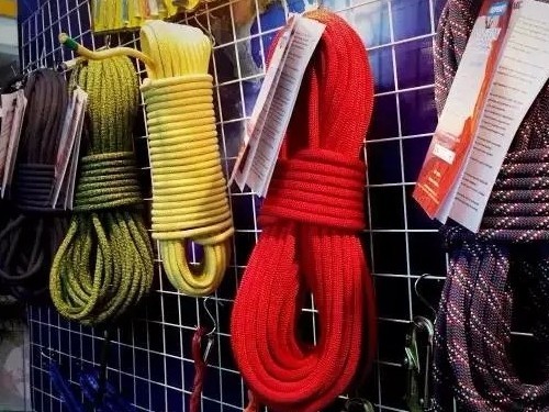 普通登山所需准备的装备,登山所用哪些装备