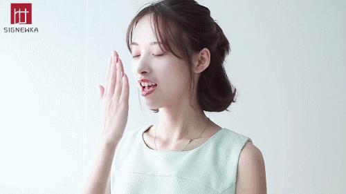 闭着嘴巴一直有口水,闭着嘴巴往外呼气的时候有臭味