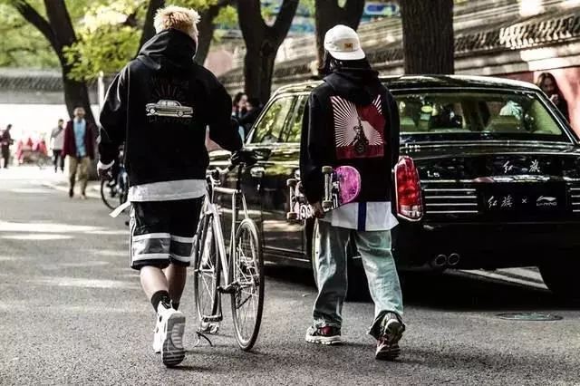 李宁跟nike联名鞋,德邦和李宁联名出运动服