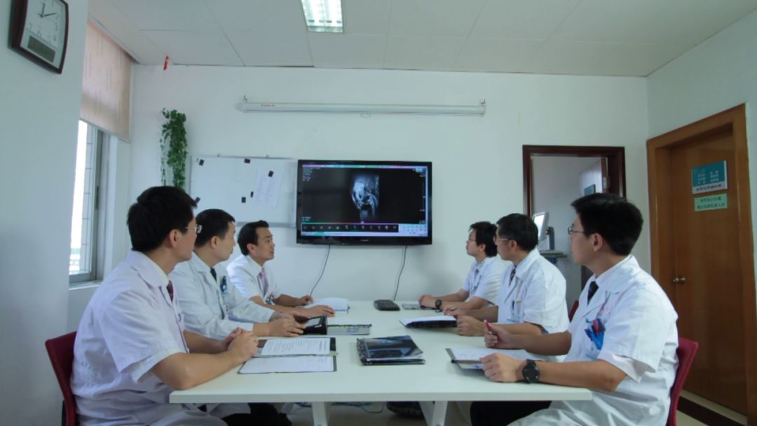 踝关节扭伤反复肿是什么原因,踝关节反复扭伤怎么办