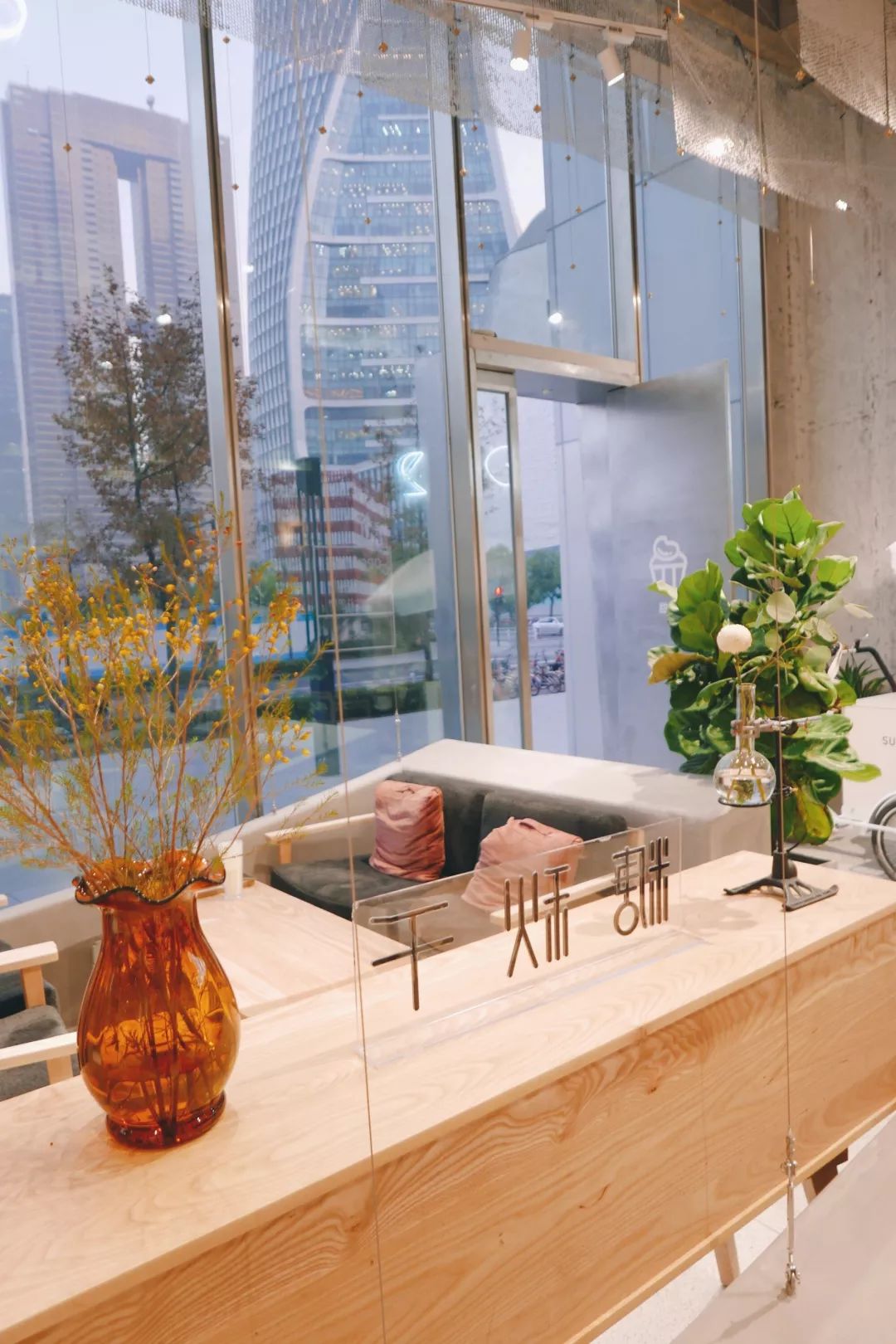 这个上过《十二道锋味》的台州姑娘，在钱江新城开了间“甜品补给站”!生活那么苦，加点糖吧