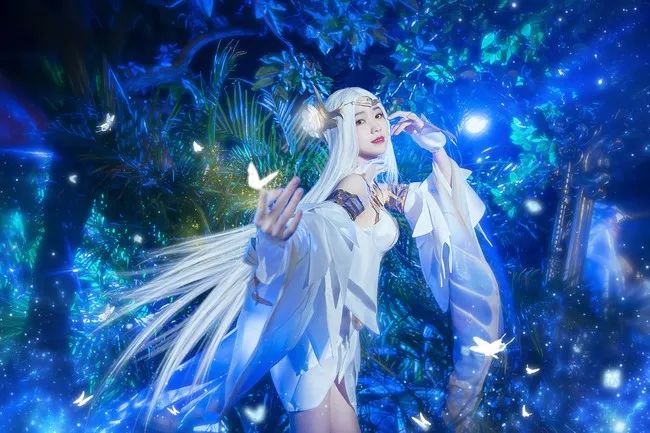 入江闪闪cos貂蝉仲夏夜之梦,貂蝉金色仲夏夜之梦cos抬腿动作