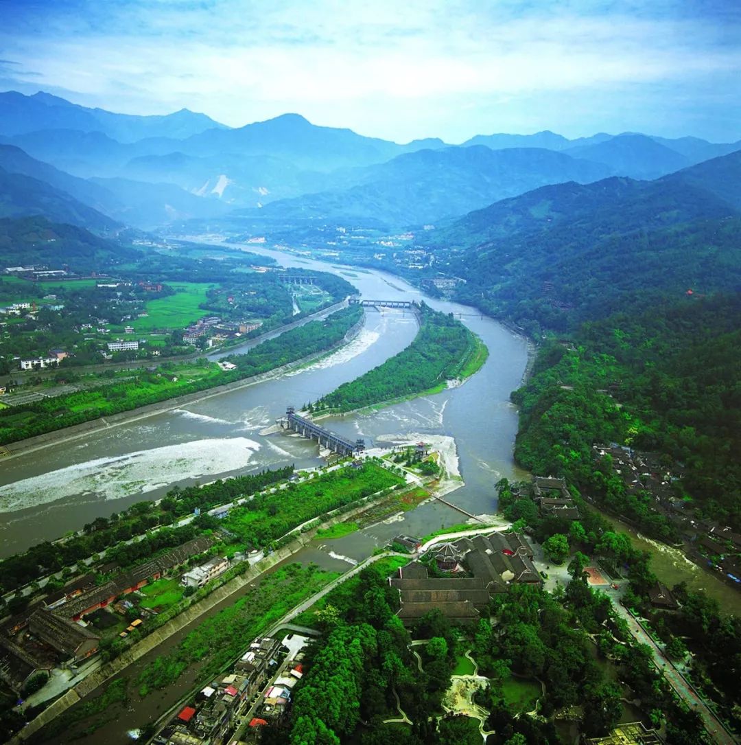 余秋雨都江堰壮观,余秋雨都江堰赏析