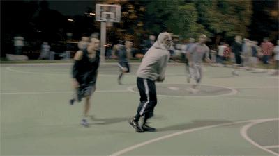 百万大学青年免费狂欢!AJ鞋展、街球大神空降,超多福利拿到手软!