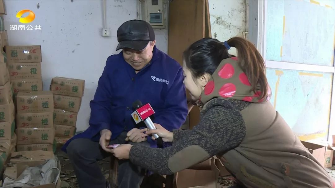 麻阳冰糖橙老人,怀化老人卖橙子