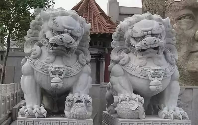 门口石狮子讲究,石狮子公母区别