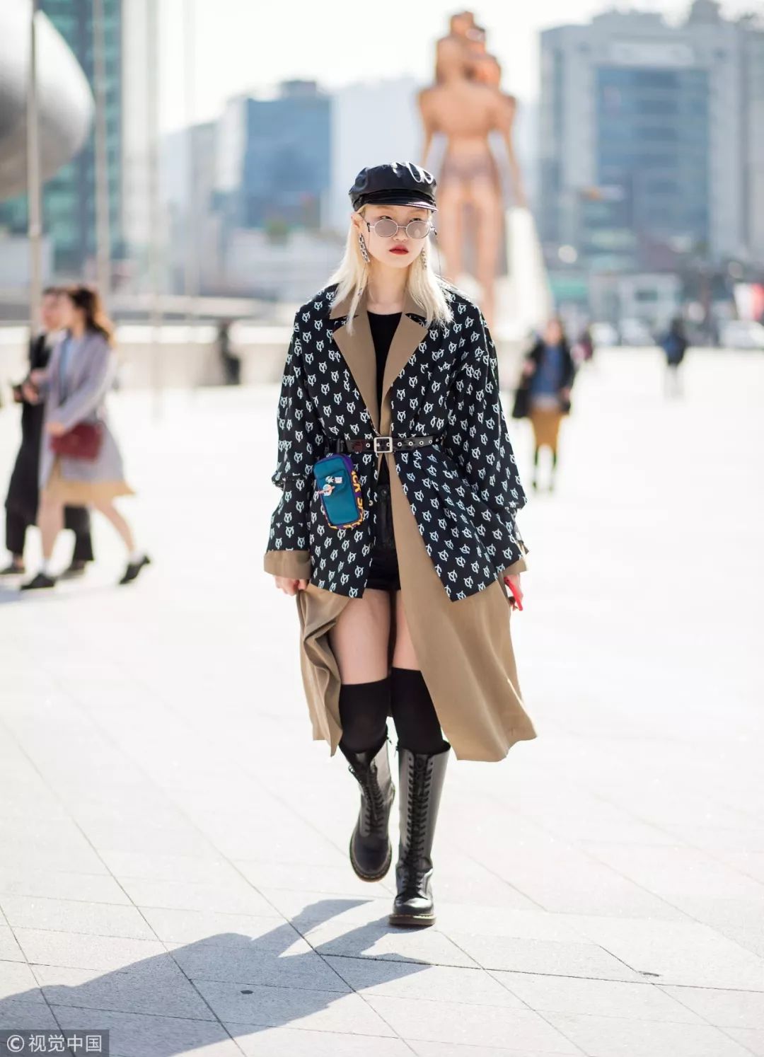 秋季长外套的多种穿法,外套太长了怎么穿才好看