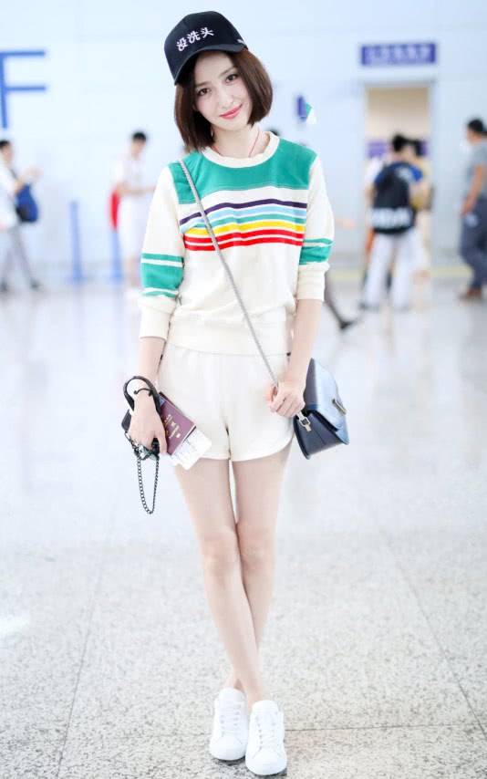 佟丽娅机场最近穿搭,佟丽娅的穿搭很时尚