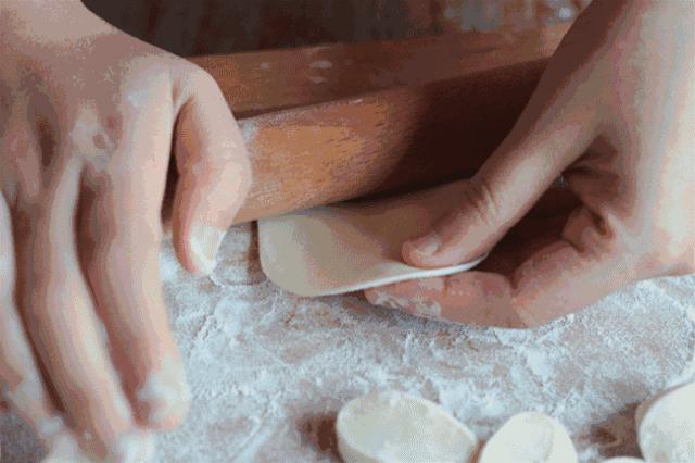 冬至好想吃一碗妈妈包的饺子,冬至到了最想念的是妈妈包的饺子