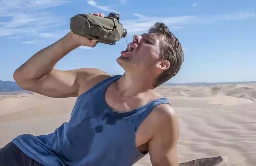 每天八杯水到底每杯是多少份量,每天八杯水到底是多大的杯子