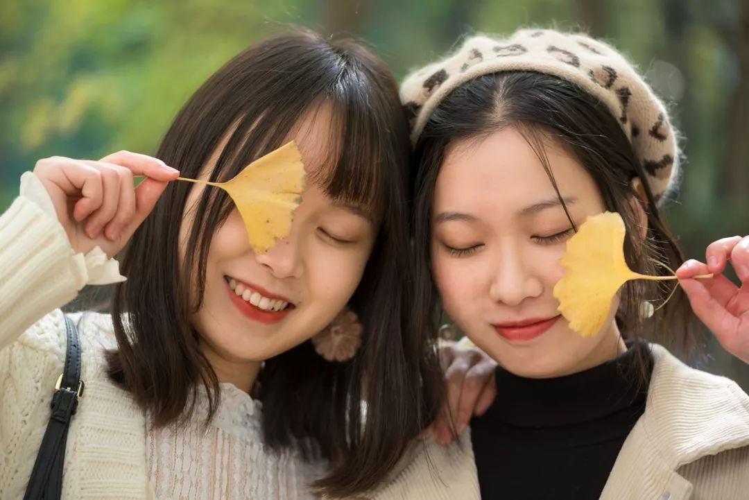 “妈，我在华师看了一场金黄色的雪！”