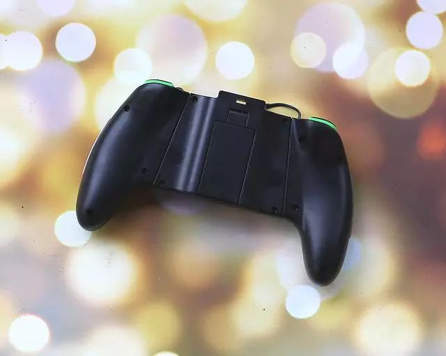 隐藏再深也能被发现？千幻手游放大器让你轻松吃鸡