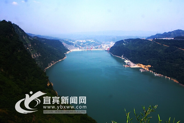 情系贫困群众热心扶贫,情系农村脱贫攻坚